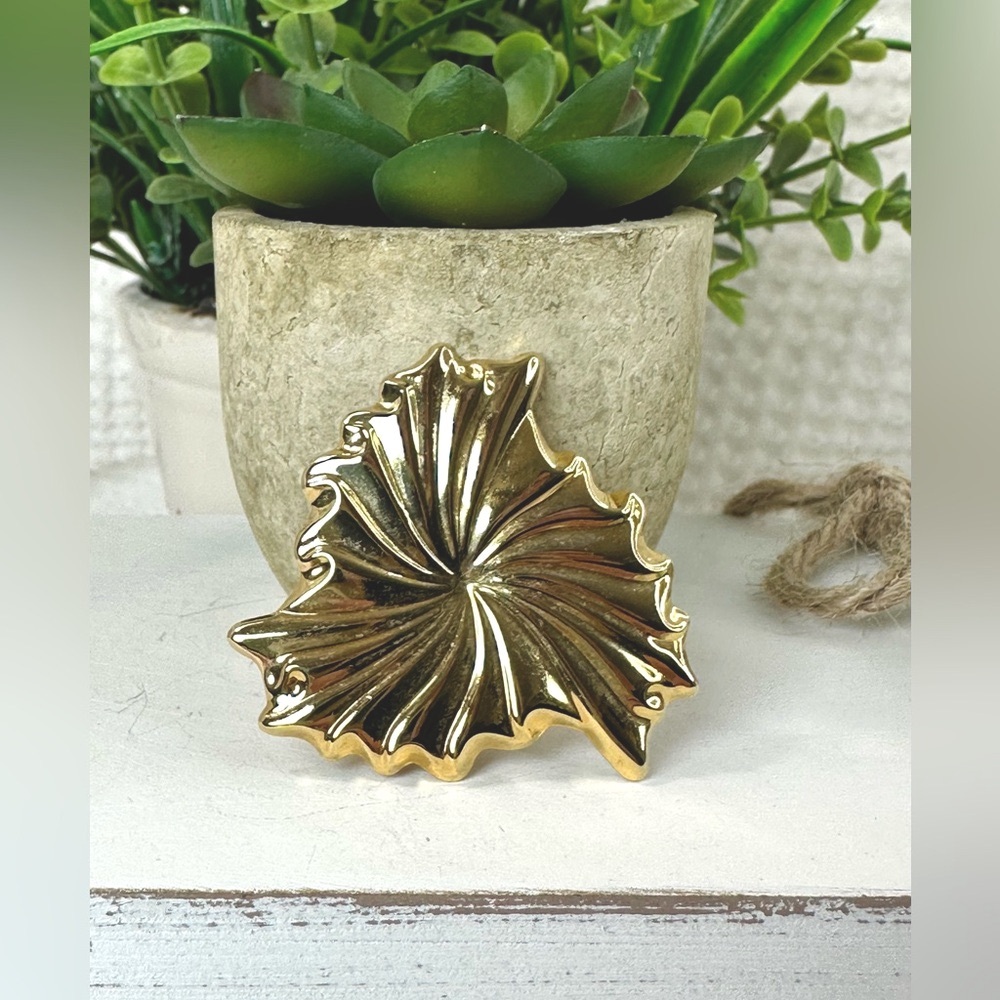 💛Vintage Jeri-Lou Gold Scarf Clip